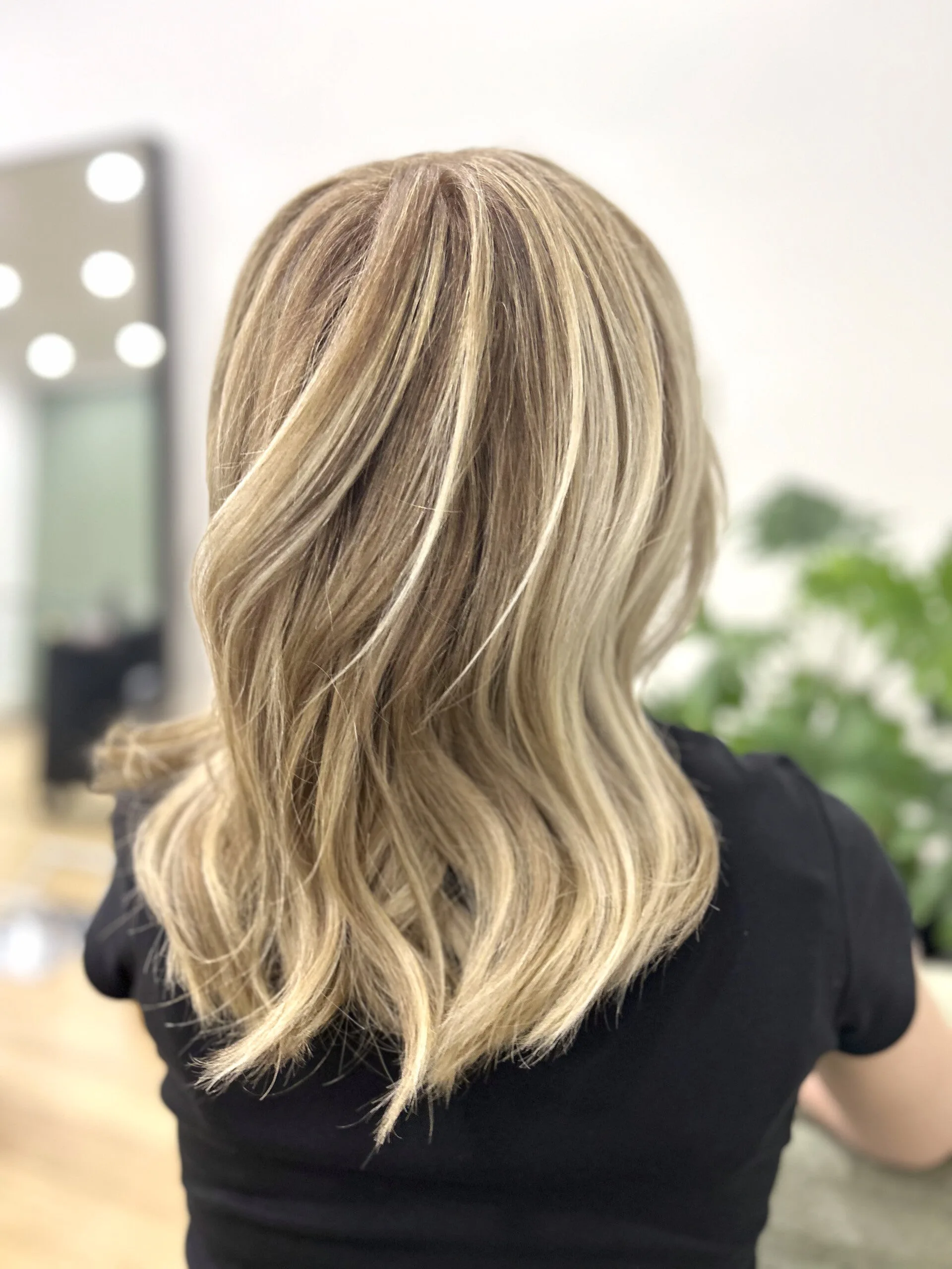Blonde lob with high-contrast foils
